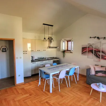 Apartment Sea Breeze *