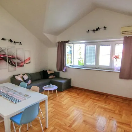 Apartment Sea Breeze *