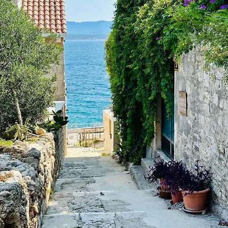 Sea Breeze Apartment *