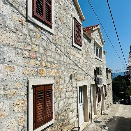 Sea Breeze Apartment *